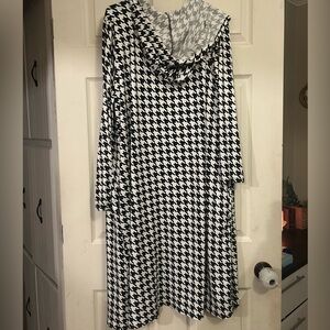Black and White Houndstooth Duster With Hood